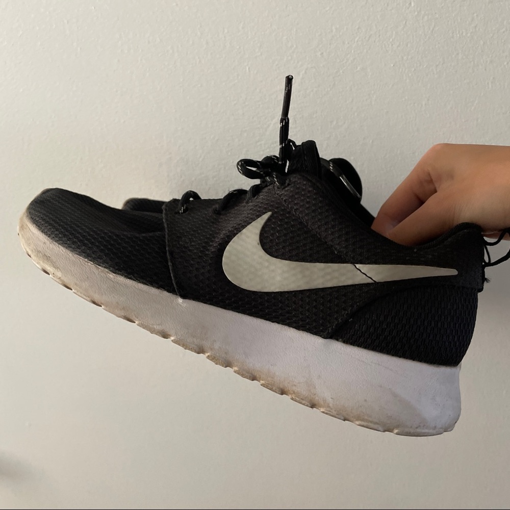 Nike Roshe runs size 7